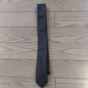 Le Chateau Classic Black Skinny Tie - Like New